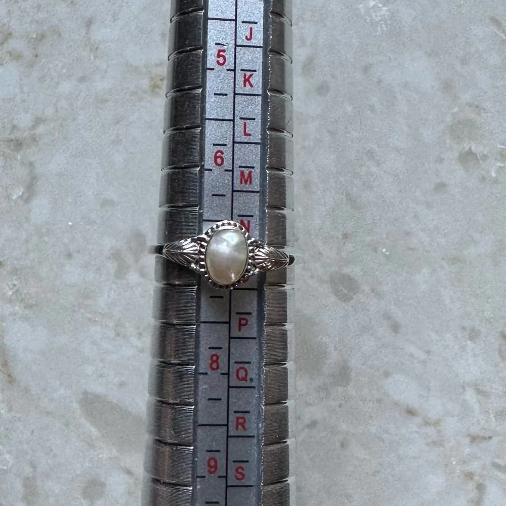 NWOT Sundance Moonlit Garden Ring, Mother of Pearl, Sterling Silver